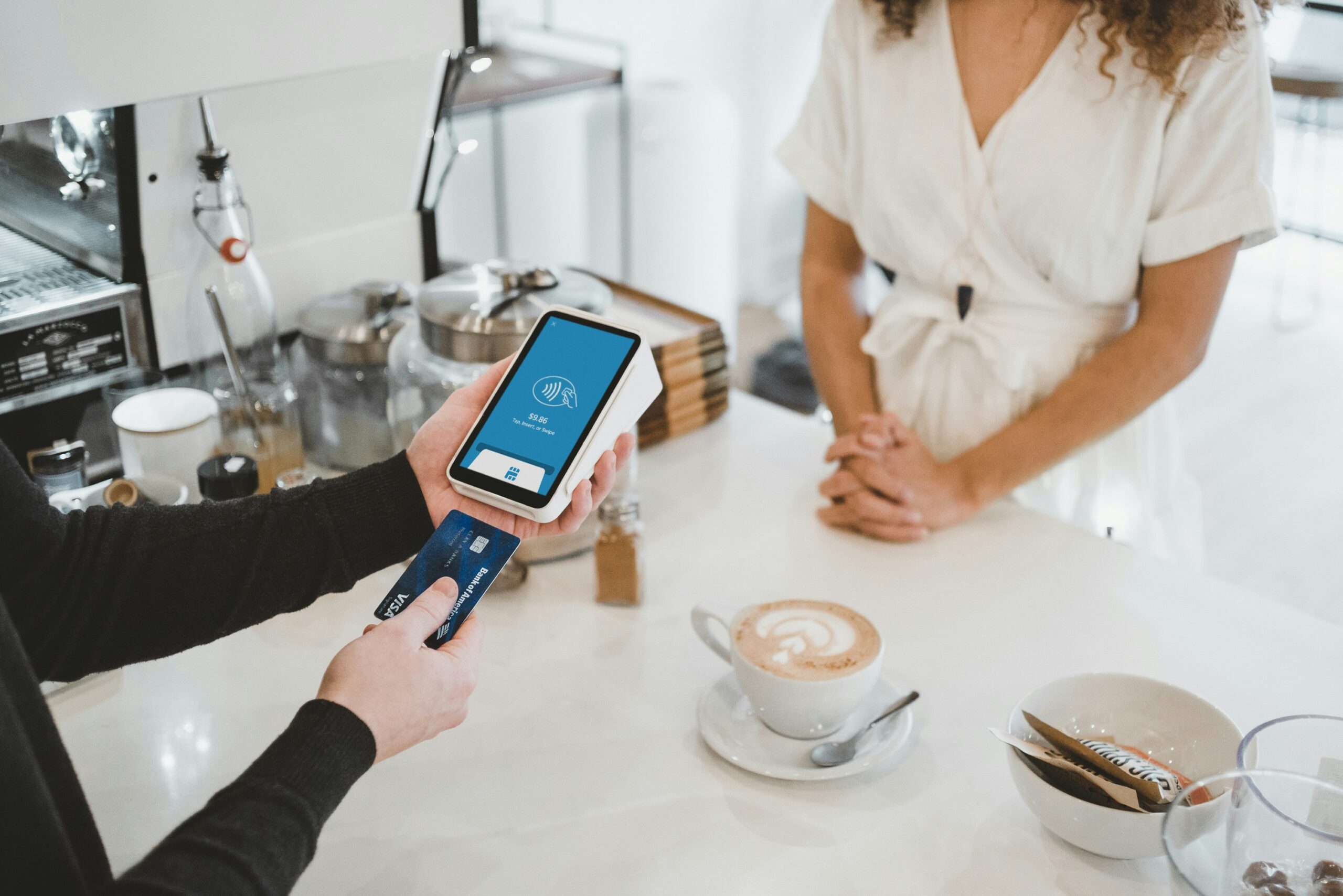 découvrez tout ce qu'il faut savoir sur les opérations de caisse avec notre guide complet sur le cashiering.
